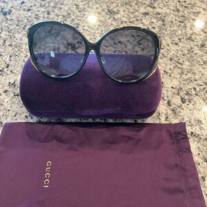 Women’s large luxury Gucci glasses! Great price 100% authentic